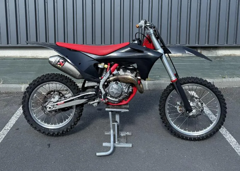 MC 250 F