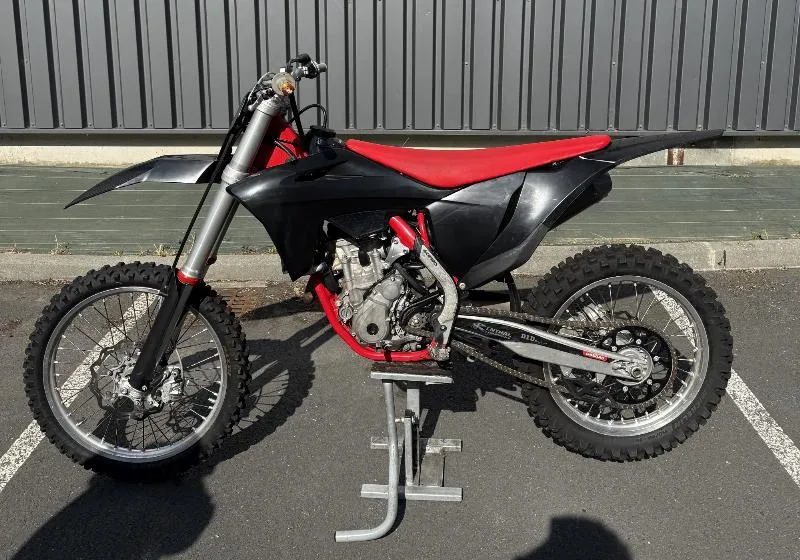 MC 250 F