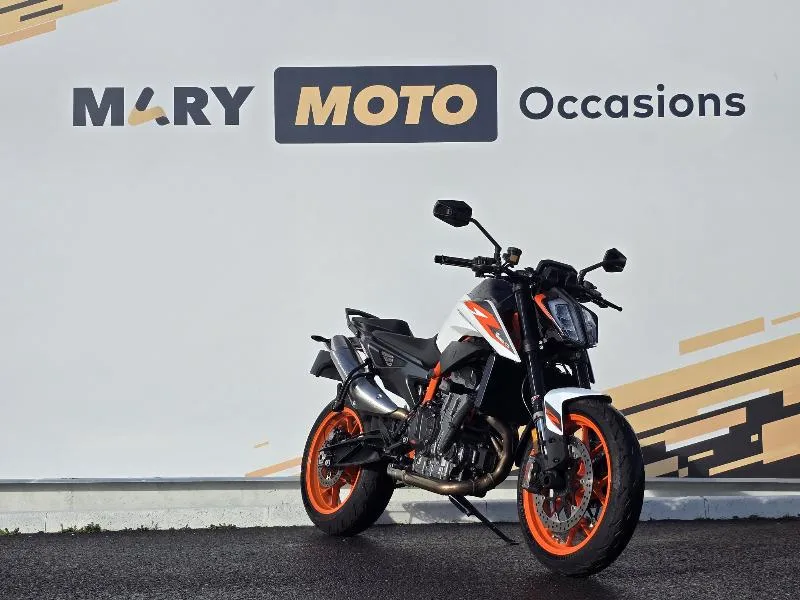 890 DUKE R