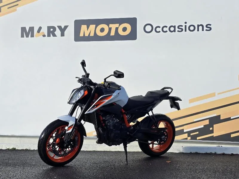 890 DUKE R
