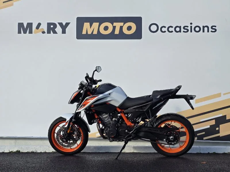 890 DUKE R