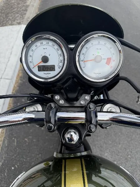 THRUXTON 900