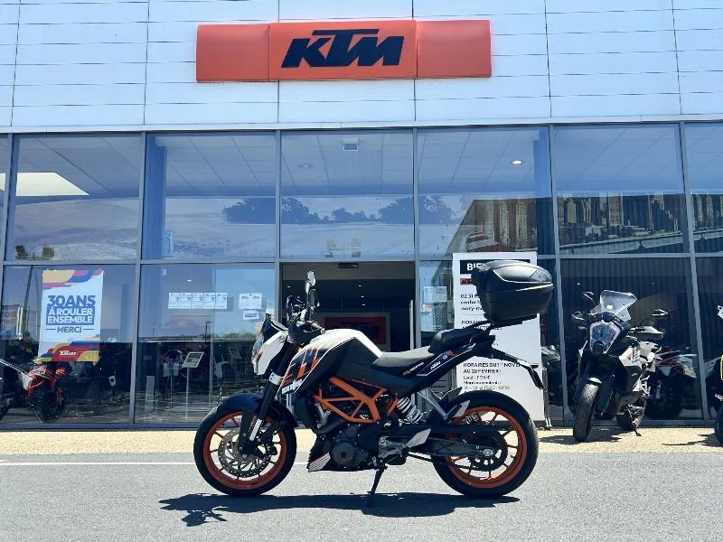 390 DUKE 2015
