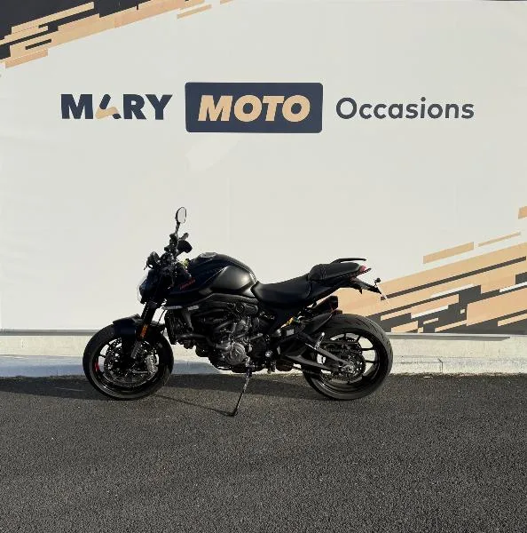 MONSTER 900