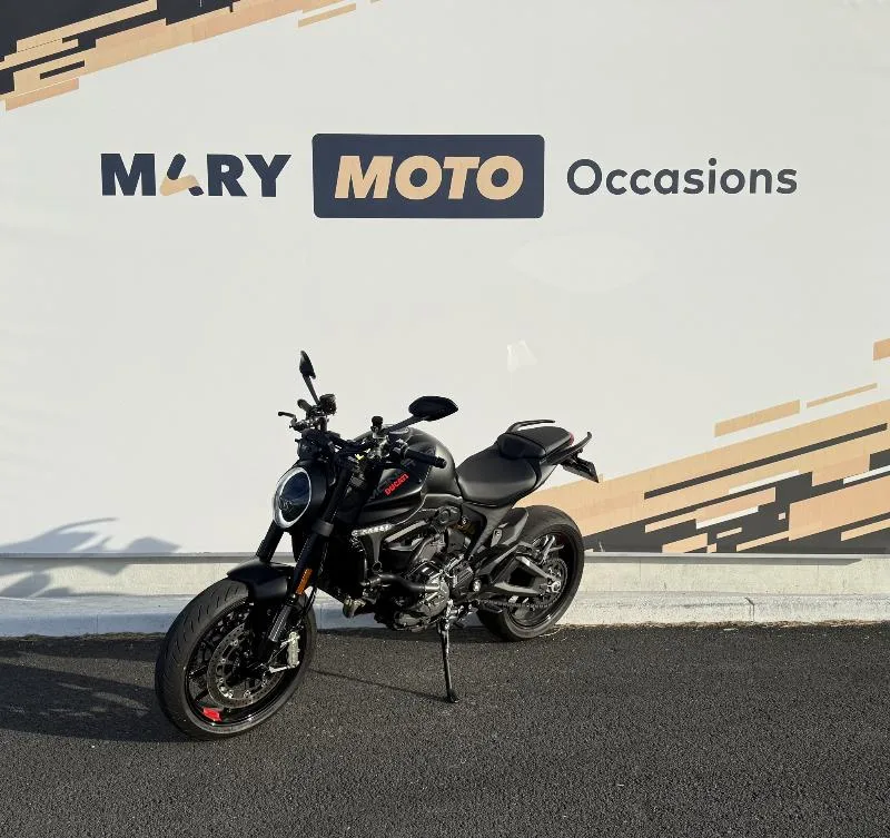 MONSTER 900