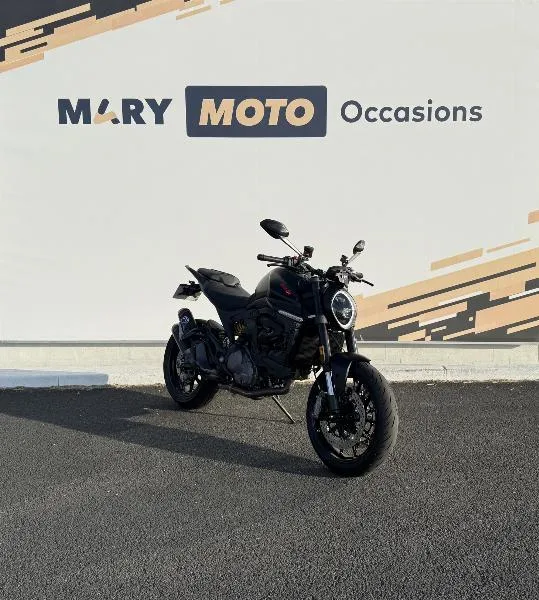 MONSTER 900