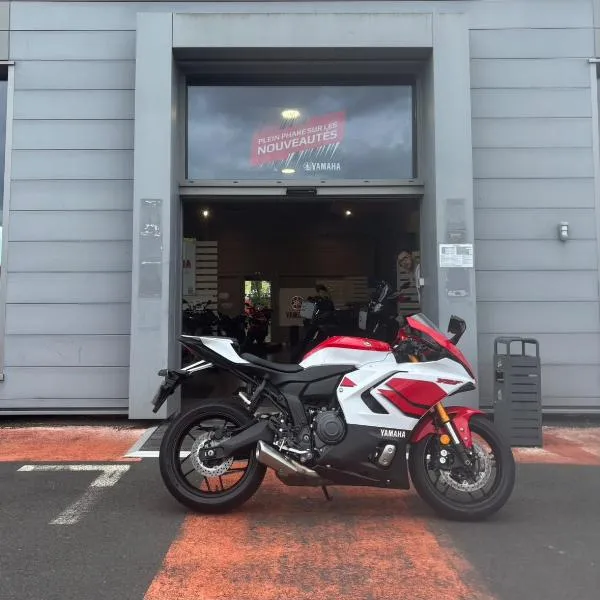 YZFR7