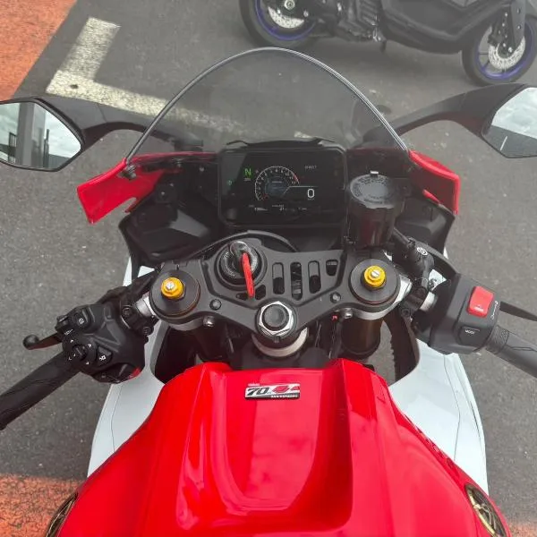 YZFR7