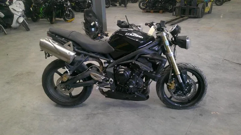 STREET TRIPLE 675 2011