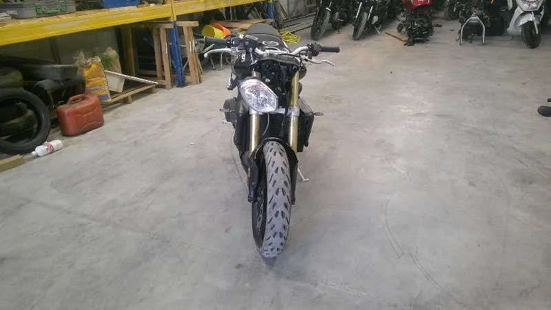 STREET TRIPLE 675