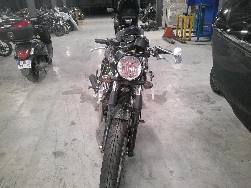 THRUXTON 900