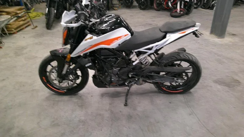 390 DUKE