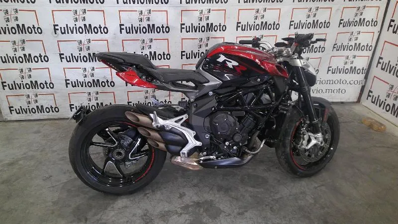 BRUTALE 800