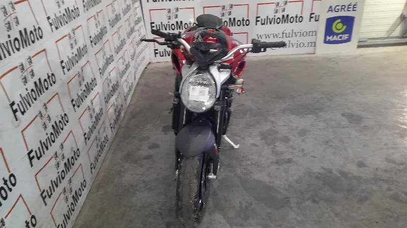 BRUTALE 800