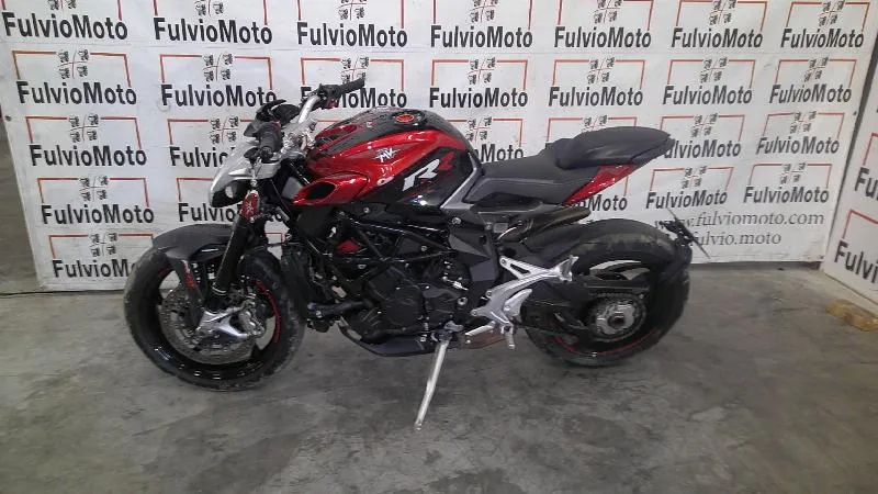 BRUTALE 800