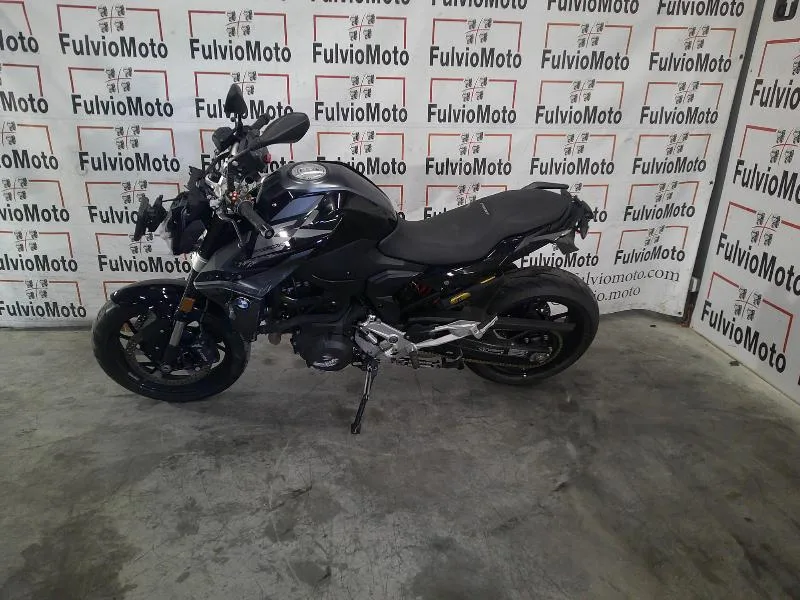 F 900 R