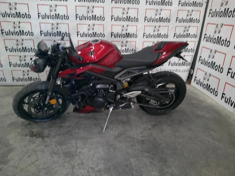 STREET TRIPLE 765 RS