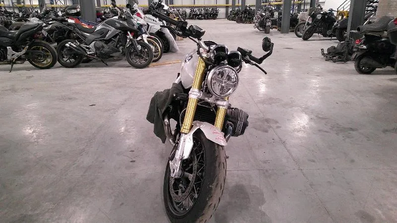 R NineT
