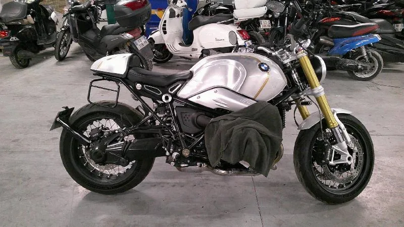 R NineT