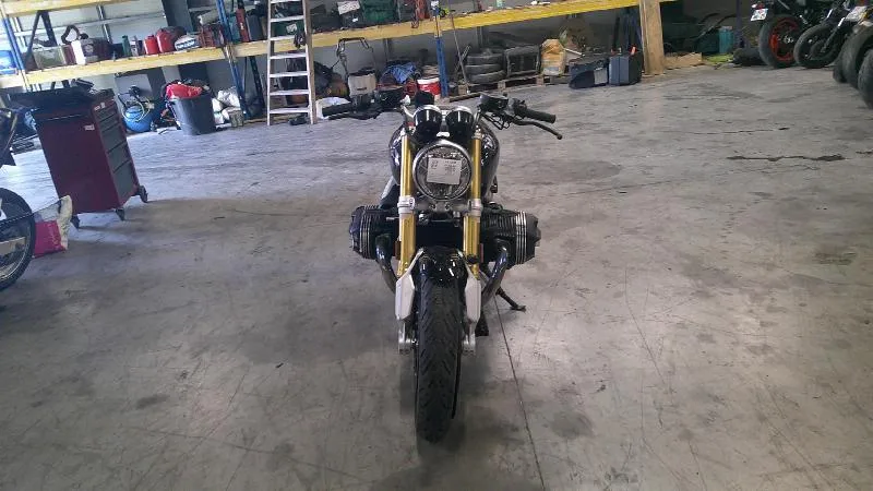 R NineT