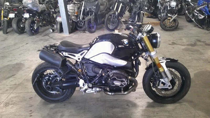 R NineT