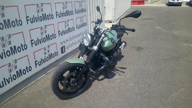 R NineT