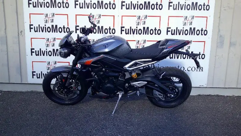 STREET TRIPLE 765 RS 2023