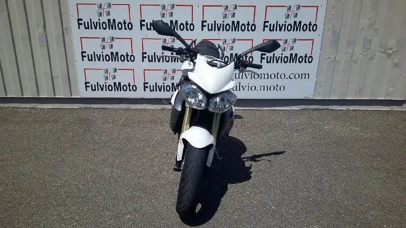 STREET TRIPLE 675