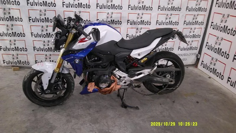 F 900 R