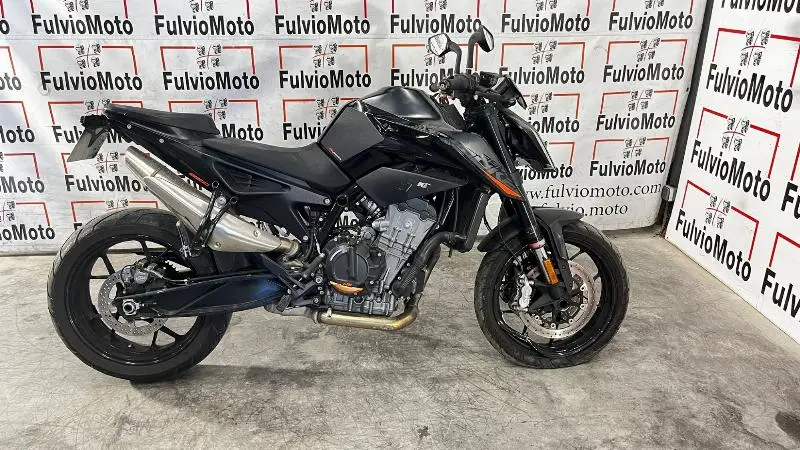 890 DUKE R