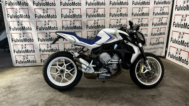 BRUTALE 800