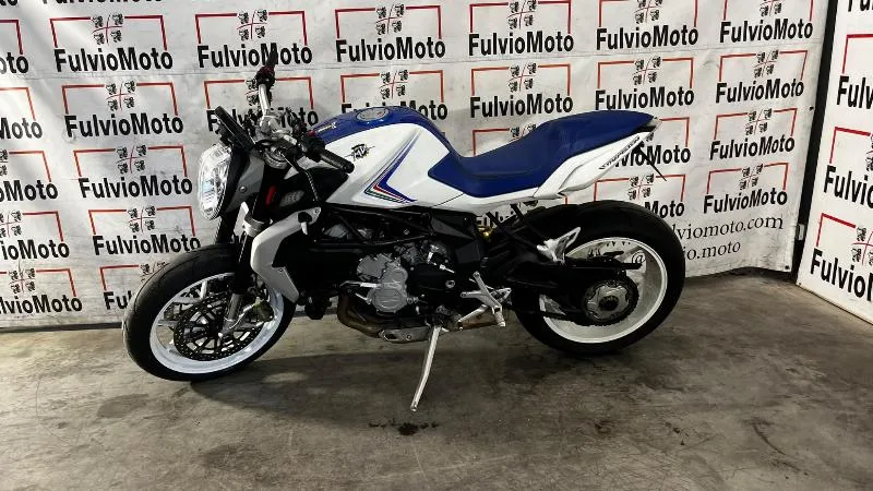 BRUTALE 800