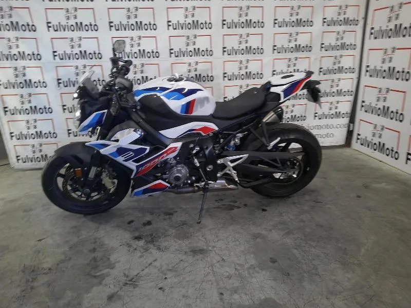 M 1000R