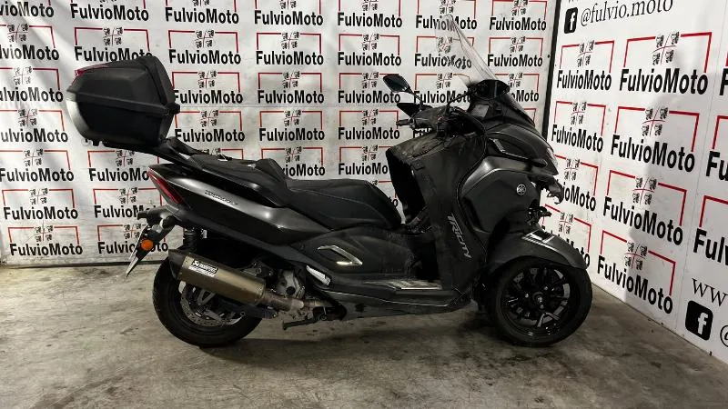 TRICITY 300