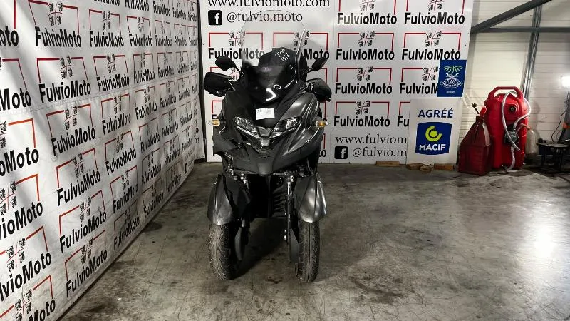 TRICITY 300
