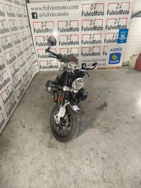 R NineT