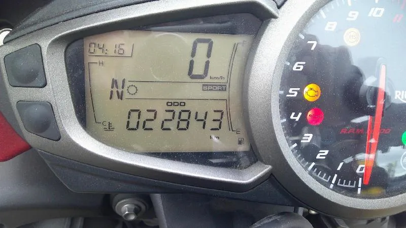 SPEED TRIPLE 1050 R