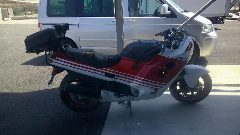 CBR 1000 F