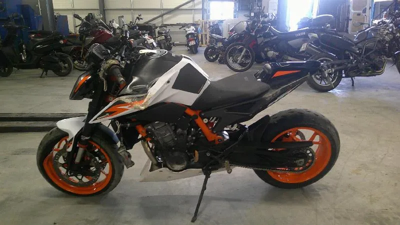 890 DUKE R