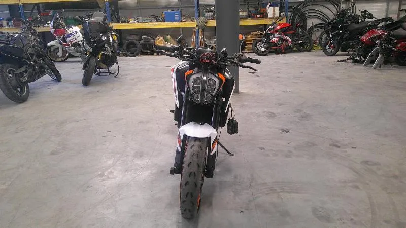 890 DUKE R