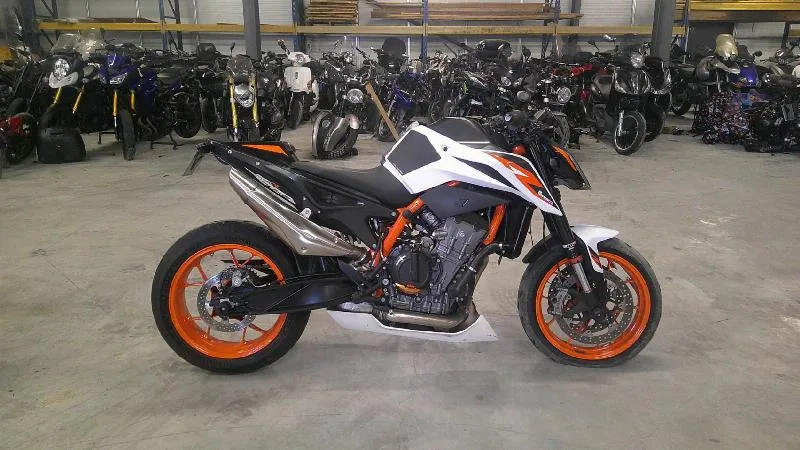 890 DUKE R