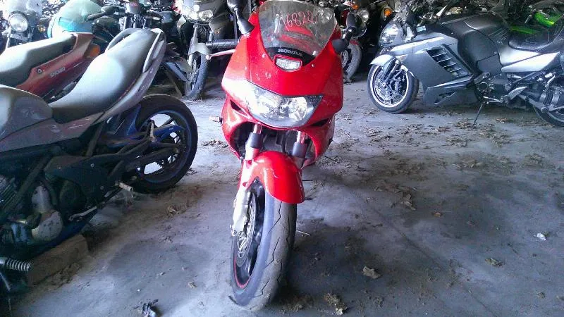 VTR 1000 F