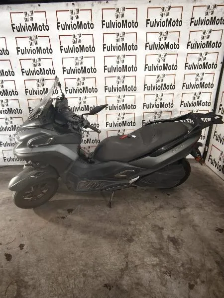TRICITY 300