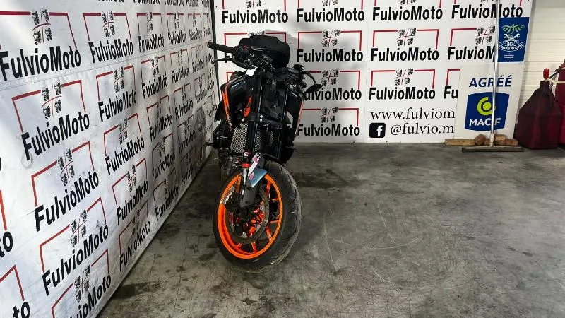 890 DUKE