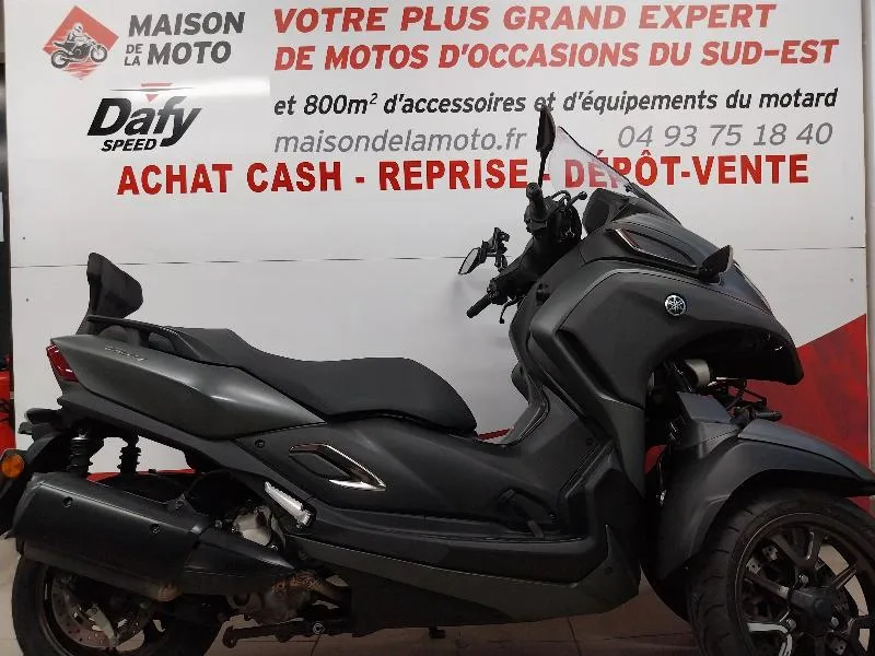TRICITY 300