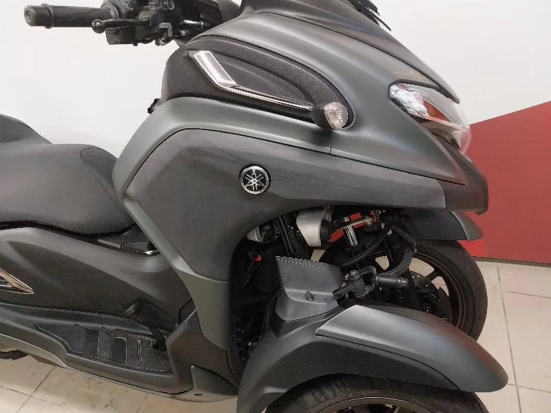 TRICITY 300