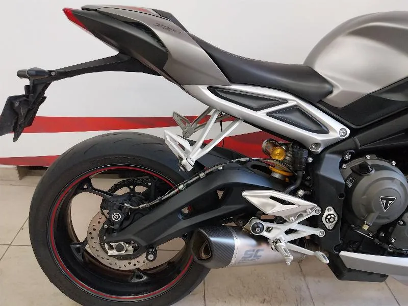 STREET TRIPLE 765 RS