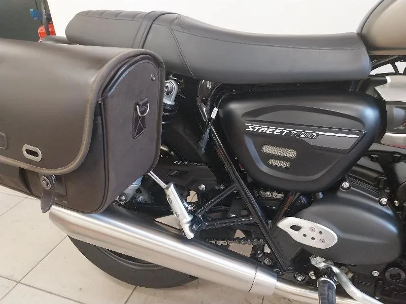 STREET TWIN 900