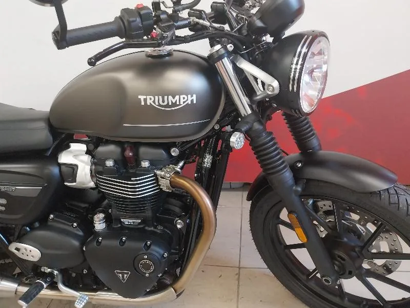STREET TWIN 900
