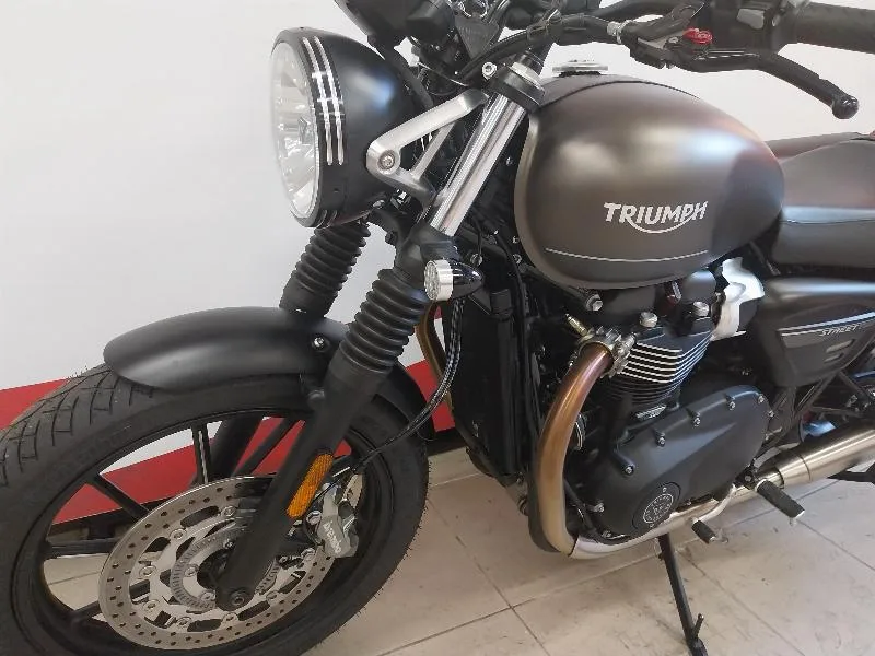 STREET TWIN 900